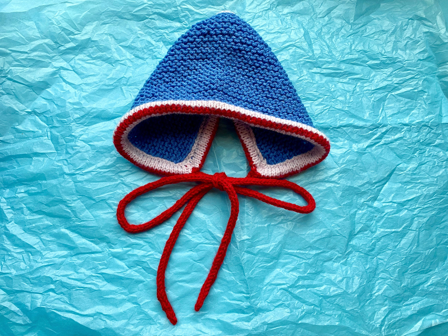 Knitted bonnet red+blue